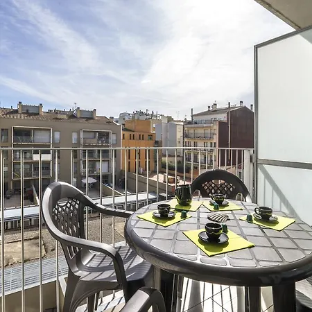 Stayingirona.apartments شقة