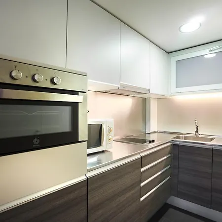 Stayingirona.apartments شقة
